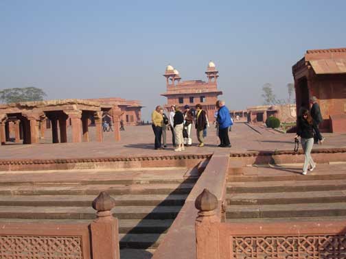 Sushil, Carly, Suzy, Shelley, Donna, Robert, Sabine, Robbie touring Fatehpur Sikri.