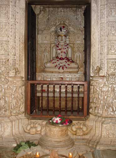 Idol Adinatha in Ranakapur Jain Temple.