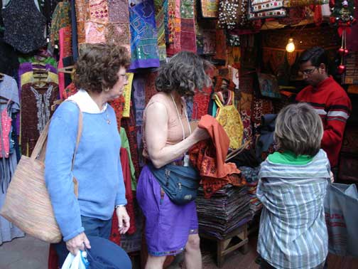 Shelley, Nita, Alex shopping in Delhi.